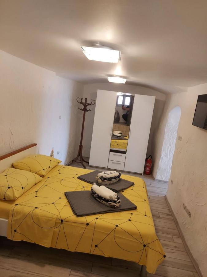 Apartmant Bionda Novi Vinodolski, Cozy And Nice Apartment For 4 People In The City Center Zewnętrze zdjęcie