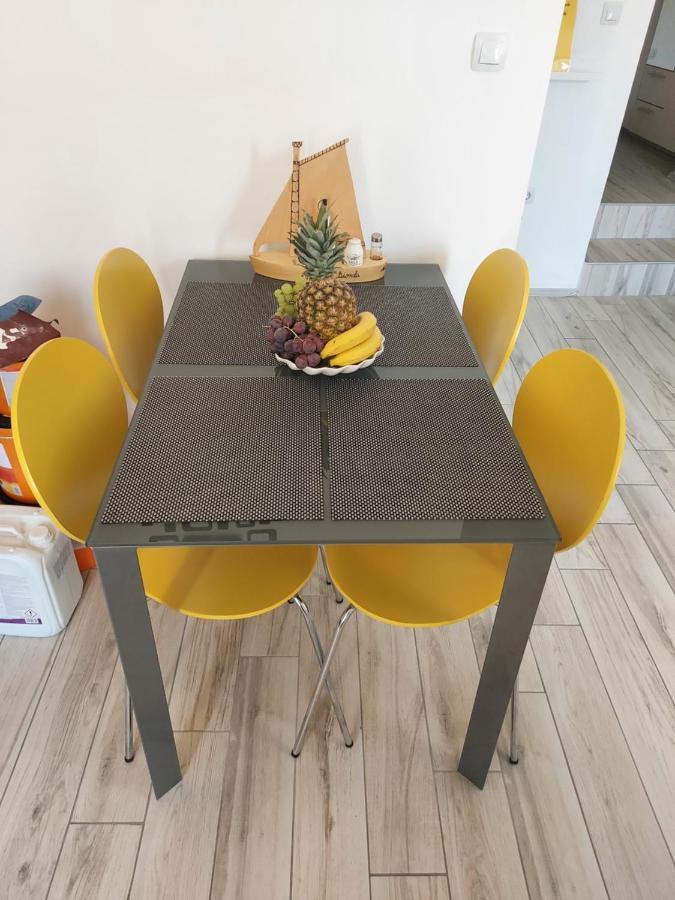 Apartmant Bionda Novi Vinodolski, Cozy And Nice Apartment For 4 People In The City Center Zewnętrze zdjęcie