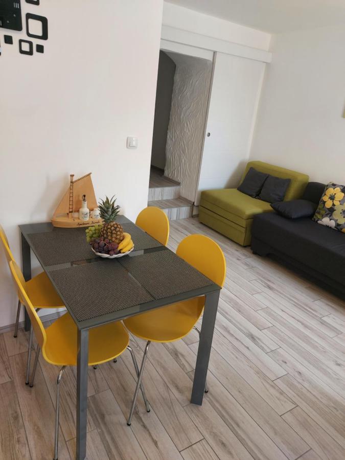 Apartmant Bionda Novi Vinodolski, Cozy And Nice Apartment For 4 People In The City Center Zewnętrze zdjęcie