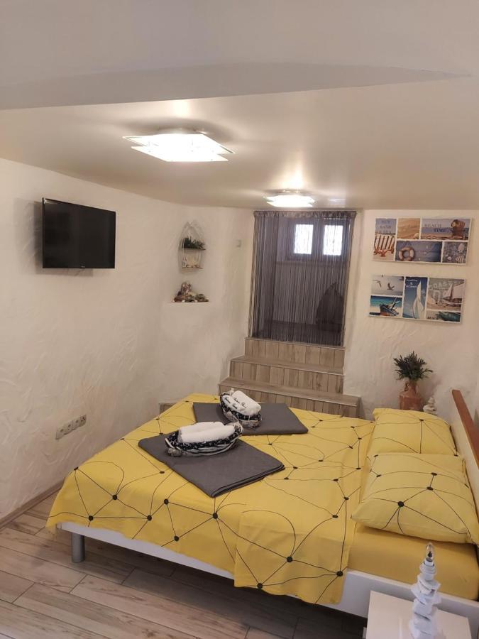 Apartmant Bionda Novi Vinodolski, Cozy And Nice Apartment For 4 People In The City Center Zewnętrze zdjęcie