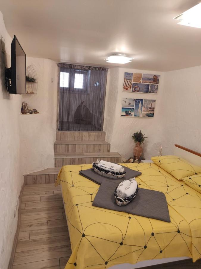 Apartmant Bionda Novi Vinodolski, Cozy And Nice Apartment For 4 People In The City Center Zewnętrze zdjęcie