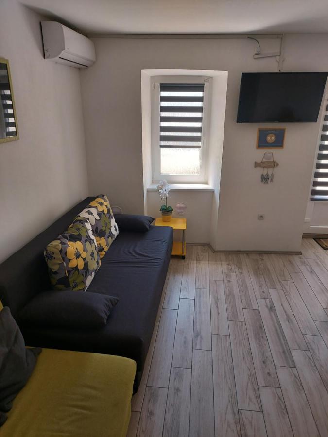 Apartmant Bionda Novi Vinodolski, Cozy And Nice Apartment For 4 People In The City Center Zewnętrze zdjęcie