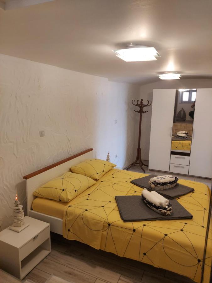 Apartmant Bionda Novi Vinodolski, Cozy And Nice Apartment For 4 People In The City Center Zewnętrze zdjęcie