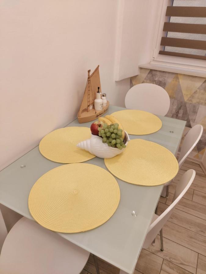 Apartmant Bionda Novi Vinodolski, Cozy And Nice Apartment For 4 People In The City Center Zewnętrze zdjęcie