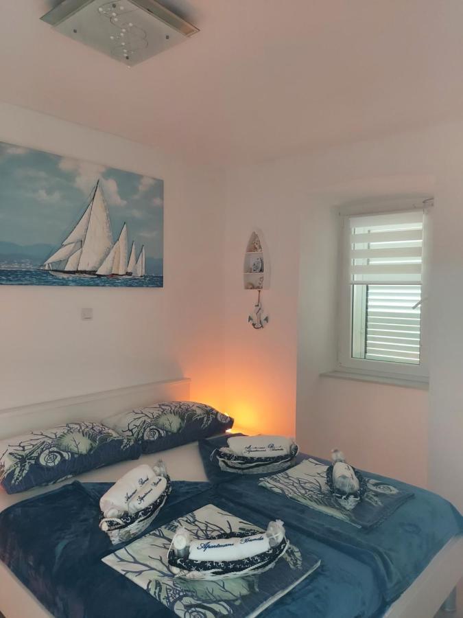 Apartmant Bionda Novi Vinodolski, Cozy And Nice Apartment For 4 People In The City Center Zewnętrze zdjęcie