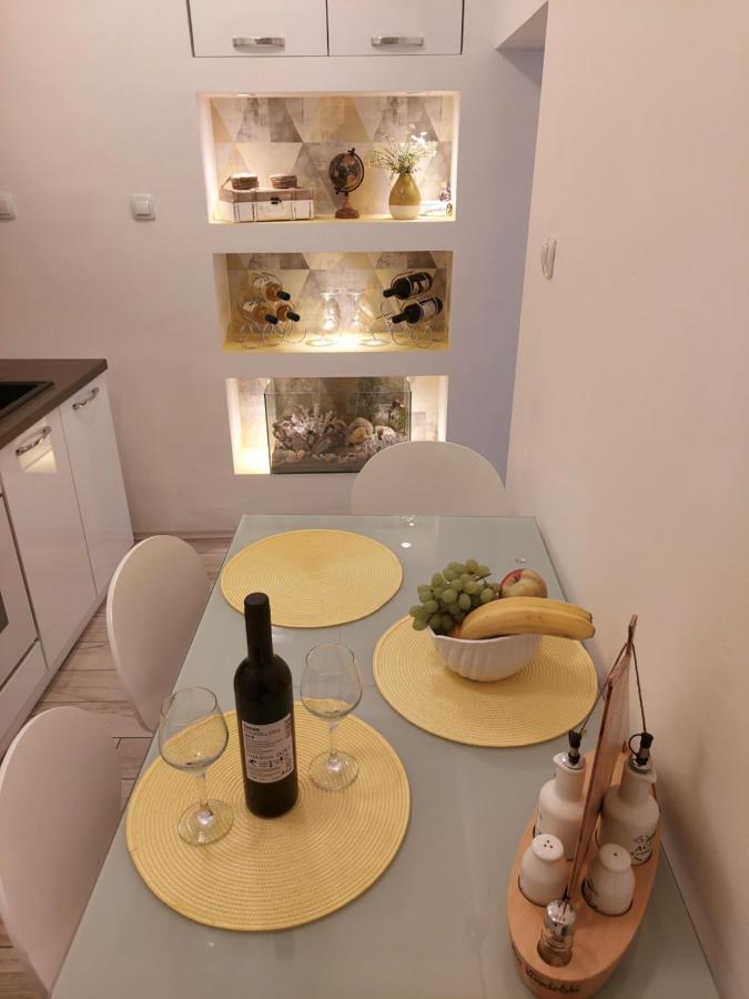 Apartmant Bionda Novi Vinodolski, Cozy And Nice Apartment For 4 People In The City Center Zewnętrze zdjęcie
