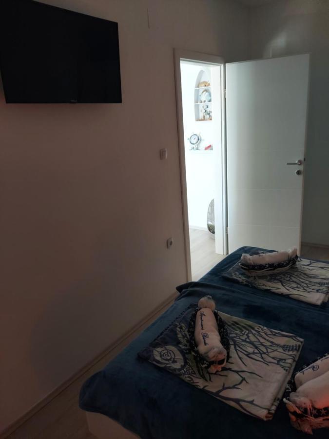 Apartmant Bionda Novi Vinodolski, Cozy And Nice Apartment For 4 People In The City Center Zewnętrze zdjęcie