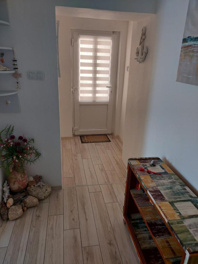 Apartmant Bionda Novi Vinodolski, Cozy And Nice Apartment For 4 People In The City Center Zewnętrze zdjęcie