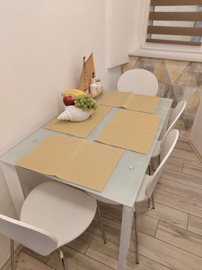 Apartmant Bionda Novi Vinodolski, Cozy And Nice Apartment For 4 People In The City Center Zewnętrze zdjęcie