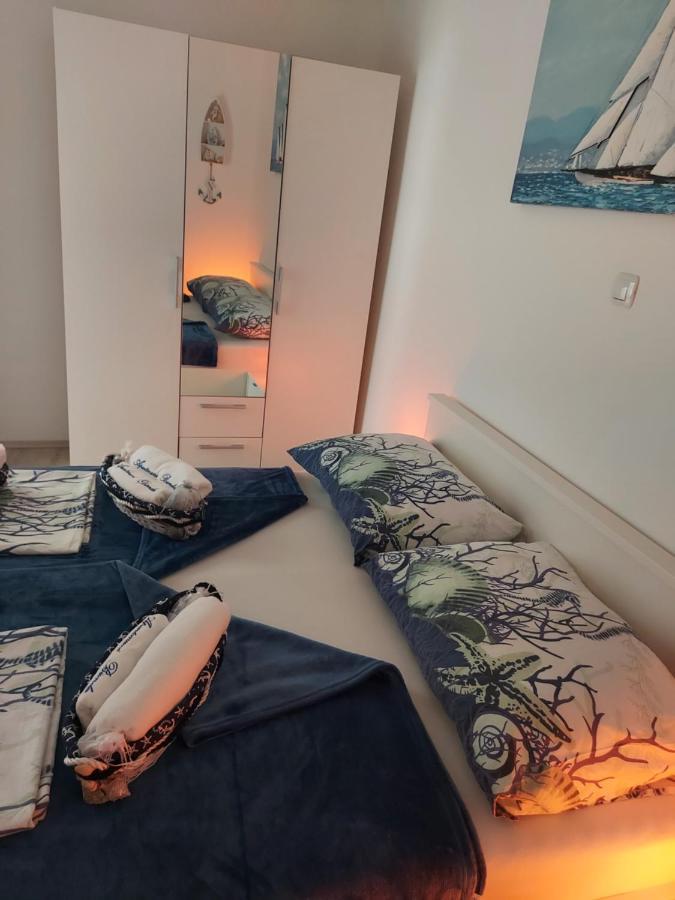 Apartmant Bionda Novi Vinodolski, Cozy And Nice Apartment For 4 People In The City Center Zewnętrze zdjęcie