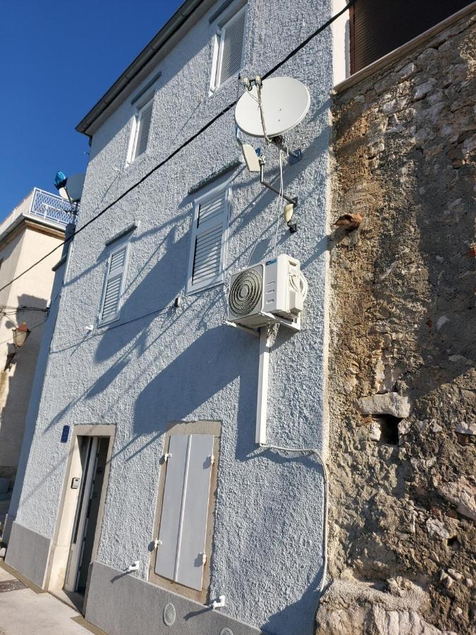 Apartmant Bionda Novi Vinodolski, Cozy And Nice Apartment For 4 People In The City Center Zewnętrze zdjęcie