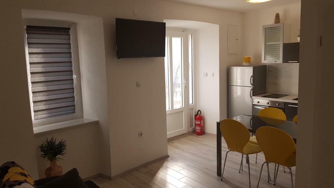 Apartmant Bionda Novi Vinodolski, Cozy And Nice Apartment For 4 People In The City Center Zewnętrze zdjęcie