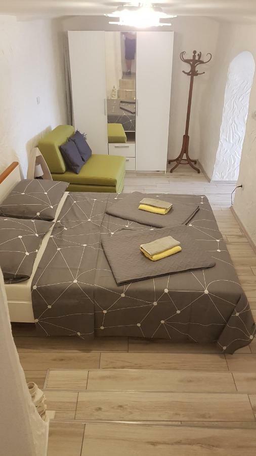 Apartmant Bionda Novi Vinodolski, Cozy And Nice Apartment For 4 People In The City Center Zewnętrze zdjęcie