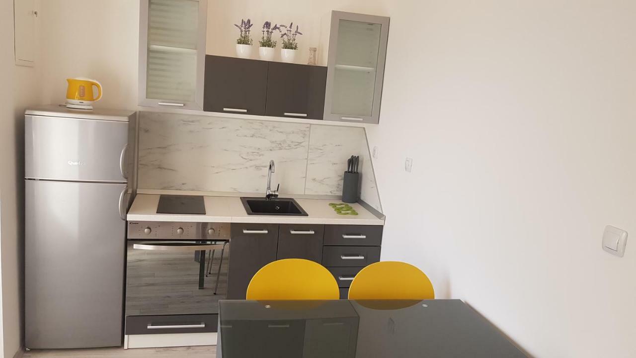 Apartmant Bionda Novi Vinodolski, Cozy And Nice Apartment For 4 People In The City Center Zewnętrze zdjęcie