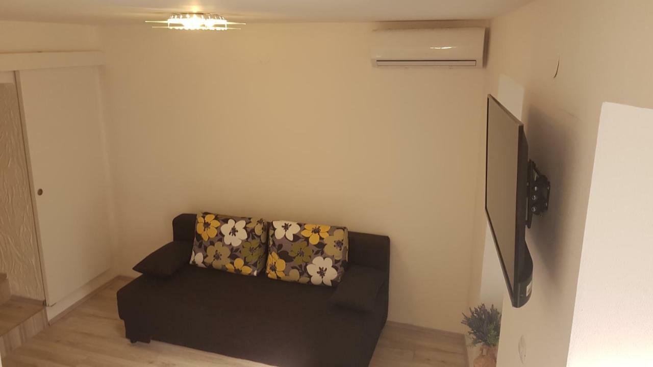 Apartmant Bionda Novi Vinodolski, Cozy And Nice Apartment For 4 People In The City Center Zewnętrze zdjęcie